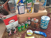 Lot 76 - retro blikken en verpakkingen huishouden en garage - afbeelding 1 van  5
