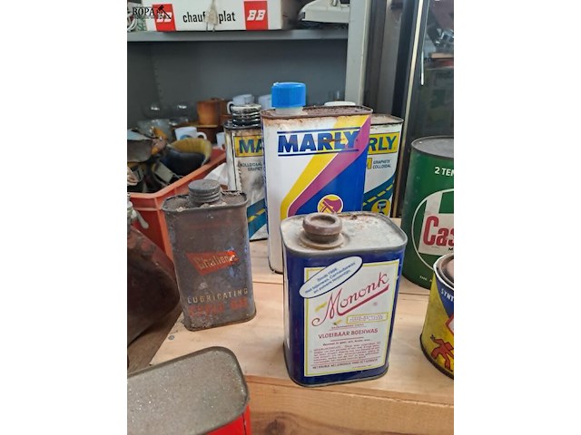 Lot 76 - retro blikken en verpakkingen huishouden en garage - afbeelding 3 van  5