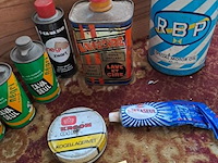 Lot 76 - retro blikken en verpakkingen huishouden en garage - afbeelding 5 van  5