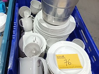 Lot 76 - servies en ijsemmer. 1 bak - afbeelding 1 van  3