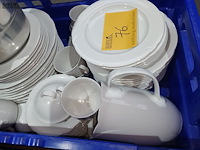 Lot 76 - servies en ijsemmer. 1 bak - afbeelding 2 van  3