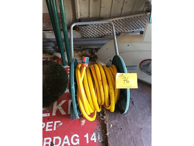 Lot 76 - tuinslang op haspel - afbeelding 1 van  3