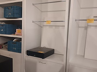 Lot 76 - winkel wandkast met lades - afbeelding 1 van  3
