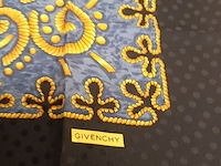 Lot 76 - zijden sjaal givenchy - afbeelding 3 van  4