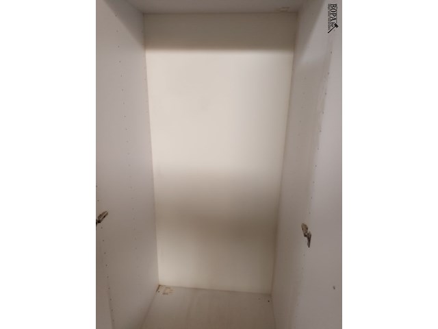 Lot 760 - witte melamine kast. 2 stuks - afbeelding 2 van  5