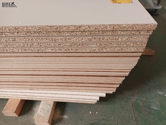 Lot 762 - melamine panelen. 34 stuks - afbeelding 2 van  2