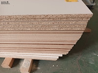 Lot 762 - melamine panelen. 34 stuks - afbeelding 2 van  2