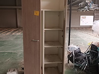 Lot 763 - kast met 2 deuren - afbeelding 1 van  2