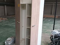 Lot 763 - kast met 2 deuren - afbeelding 2 van  2