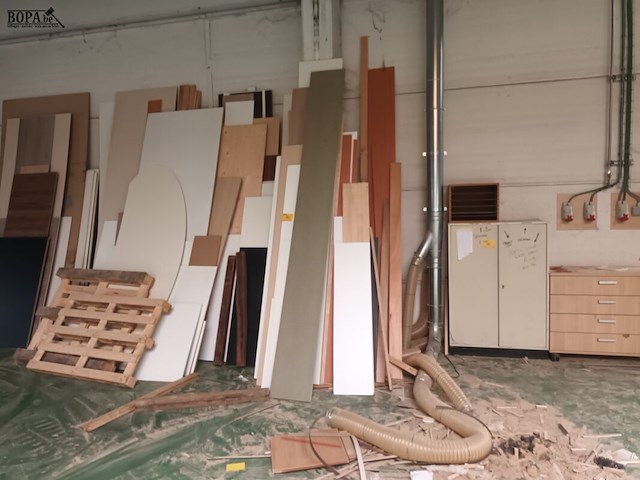 Lot 764 - kastjes en resten melamine panelen - afbeelding 1 van  4