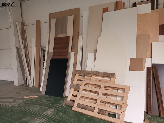 Lot 764 - kastjes en resten melamine panelen - afbeelding 3 van  4