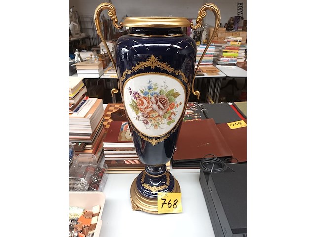 Lot 768 - grote siervaas kobaltblauw - afbeelding 1 van  4