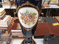 Lot 768 - grote siervaas kobaltblauw - afbeelding 1 van  4