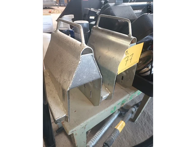 Lot 77 - aluminium disselslot. 2 stuks - afbeelding 1 van  3
