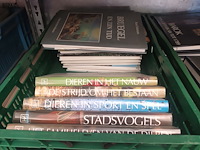 Lot 77 - boeken. 2 bakken - afbeelding 1 van  3