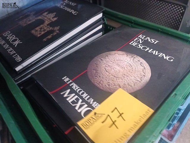 Lot 77 - boeken. 2 bakken - afbeelding 2 van  3