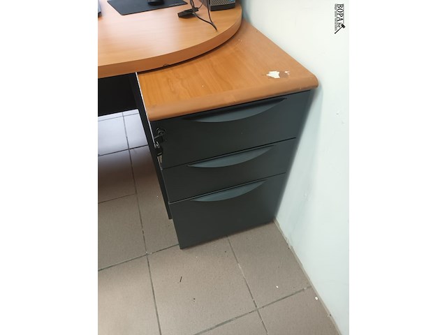 Lot 77 - bureau met ladeblok - afbeelding 3 van  5