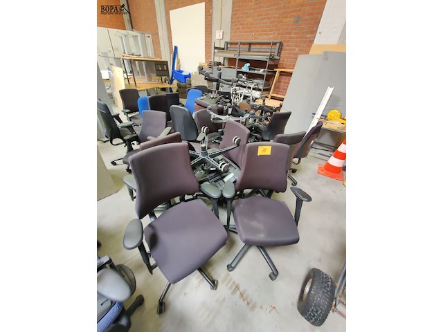 Lot 77 - bureelstoelen - 28 stuks - afbeelding 1 van  3