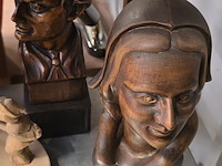 Lot 77 - diverse houten beeldjes 7 stuks - afbeelding 4 van  4