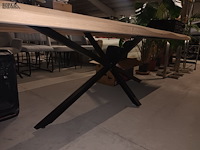 Lot 77 - eetkamer tafel liepaja - afbeelding 2 van  4