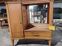 Lot 77 - elegant vintage kastje - te restaureren - glas ontbreekt - afbeelding 1 van  6