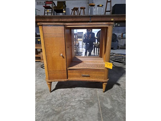 Lot 77 - elegant vintage kastje - te restaureren - glas ontbreekt - afbeelding 3 van  6