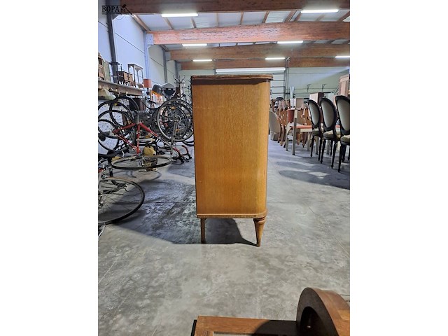 Lot 77 - elegant vintage kastje - te restaureren - glas ontbreekt - afbeelding 4 van  6