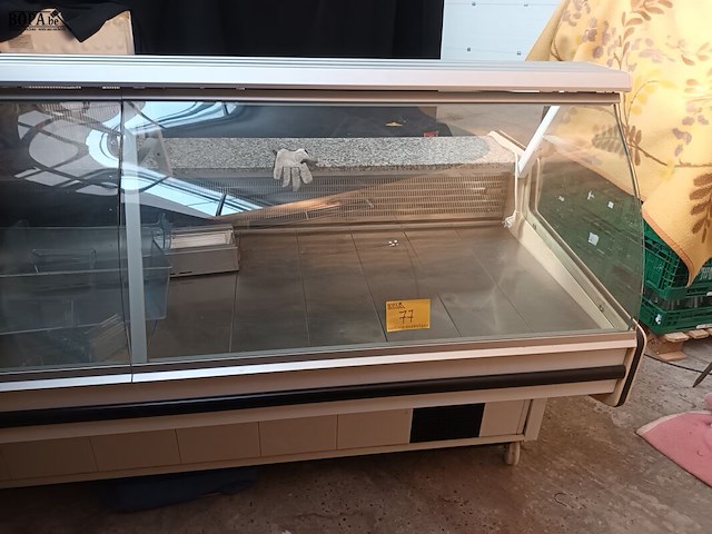 Lot 77 - gekoelde toonbank - afbeelding 1 van  7