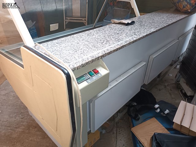 Lot 77 - gekoelde toonbank - afbeelding 3 van  7