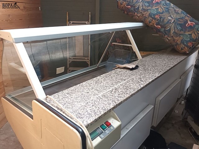 Lot 77 - gekoelde toonbank - afbeelding 4 van  7