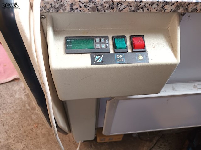 Lot 77 - gekoelde toonbank - afbeelding 5 van  7