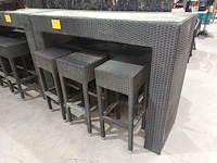 Lot 77 - hoge tafel met krukken - afbeelding 1 van  3