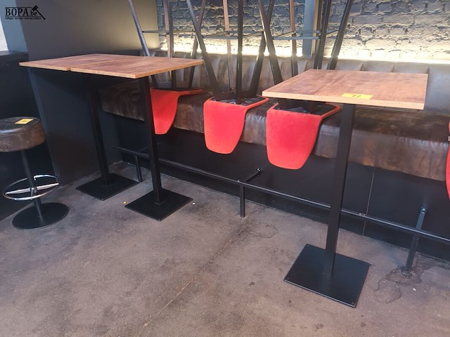 Lot 77 - hoge vierkante tafel. 8 stuks - afbeelding 2 van  3