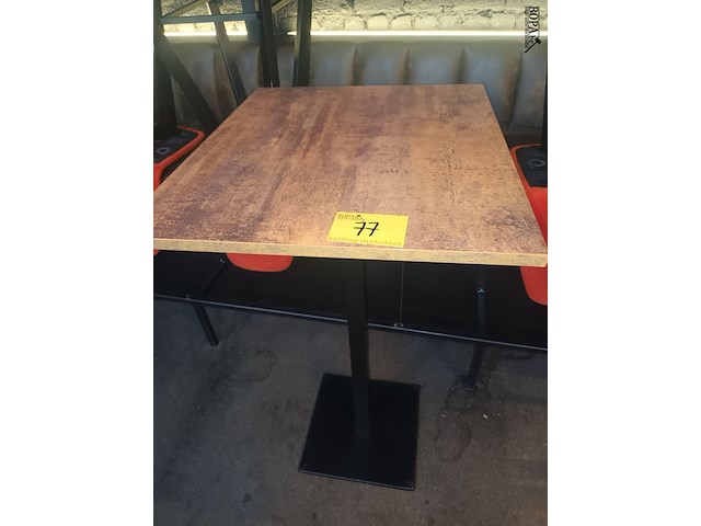 Lot 77 - hoge vierkante tafel. 8 stuks - afbeelding 3 van  3
