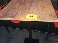 Lot 77 - hoge vierkante tafel. 8 stuks - afbeelding 3 van  3