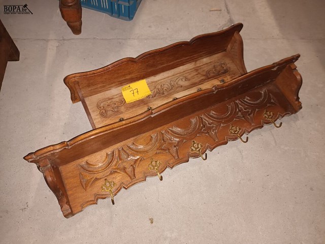Lot 77 - houten kapstokken. 3 stuks - afbeelding 1 van  4