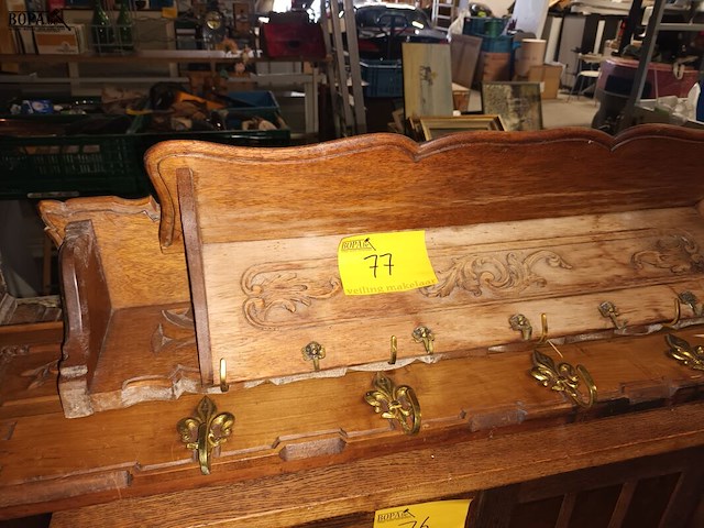 Lot 77 - houten kapstokken. 3 stuks - afbeelding 2 van  4