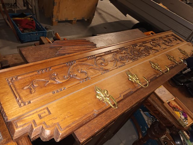 Lot 77 - houten kapstokken. 3 stuks - afbeelding 4 van  4