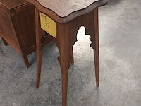 Lot 77 - houten plantentafel - afbeelding 1 van  4