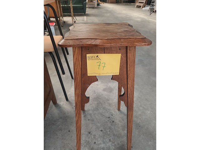 Lot 77 - houten plantentafel - afbeelding 2 van  4