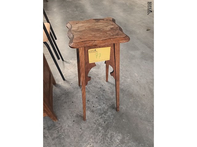 Lot 77 - houten plantentafel - afbeelding 3 van  4