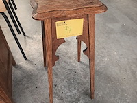 Lot 77 - houten plantentafel - afbeelding 3 van  4