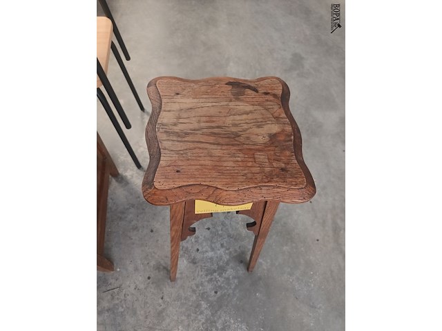 Lot 77 - houten plantentafel - afbeelding 4 van  4