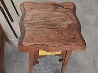 Lot 77 - houten plantentafel - afbeelding 4 van  4