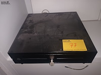 Lot 77 - hp kassalade met sleutel - afbeelding 2 van  3