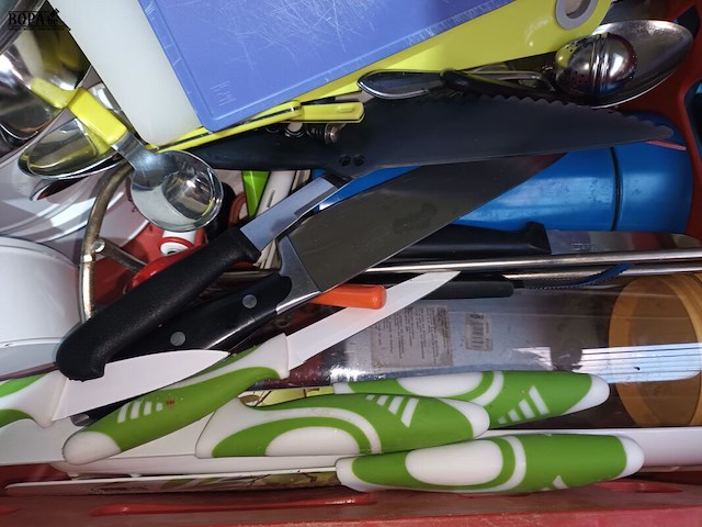 Lot 77 - huisraad. 1 bak - afbeelding 2 van  4