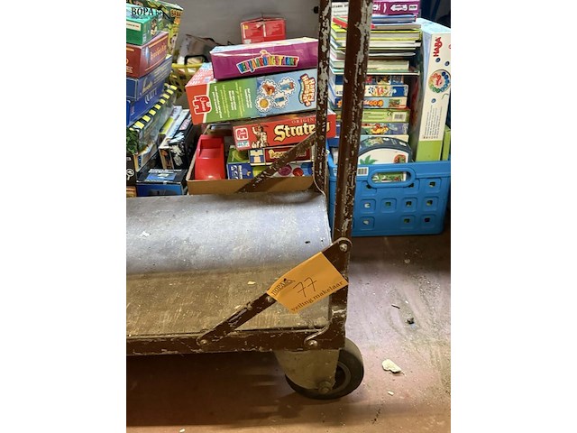 Lot 77 - industriële kar 2 zwenkwielen 50*85 - afbeelding 1 van  4