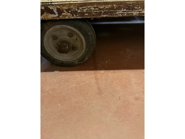 Lot 77 - industriële kar 2 zwenkwielen 50*85 - afbeelding 3 van  4