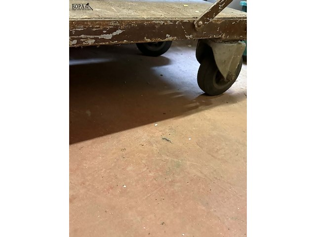 Lot 77 - industriële kar 2 zwenkwielen 50*85 - afbeelding 4 van  4