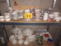 Lot 77 - keukengerei en huisraad. inhoud rek - afbeelding 3 van  5